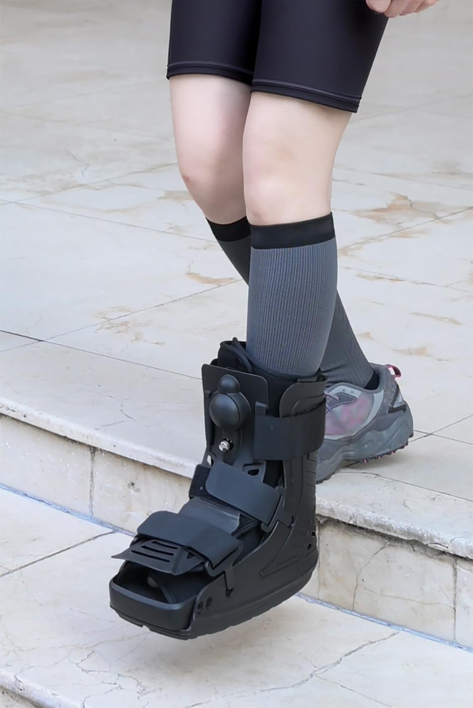 Short Inflatable Walking Boot U989644